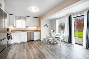 Paper towels - 1BR • Cozy + Hot Tub 108 (Blaine)