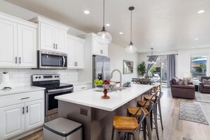 Private kitchen - Luxury View - Private Spa - 14+ Guests (Washington)