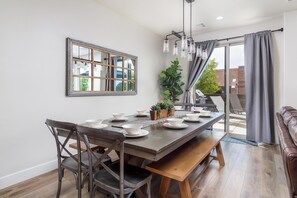 Dining - Luxury View - Private Spa - 14+ Guests (Washington)