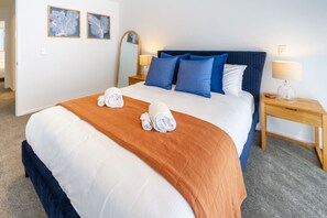 2 slaapkamers, een bureau, een strijkplank/strijkijzer, gratis wifi