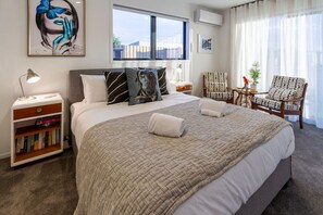 1 bedroom, desk, iron/ironing board, free WiFi - Okioki - Seaside Escape (Christchurch)