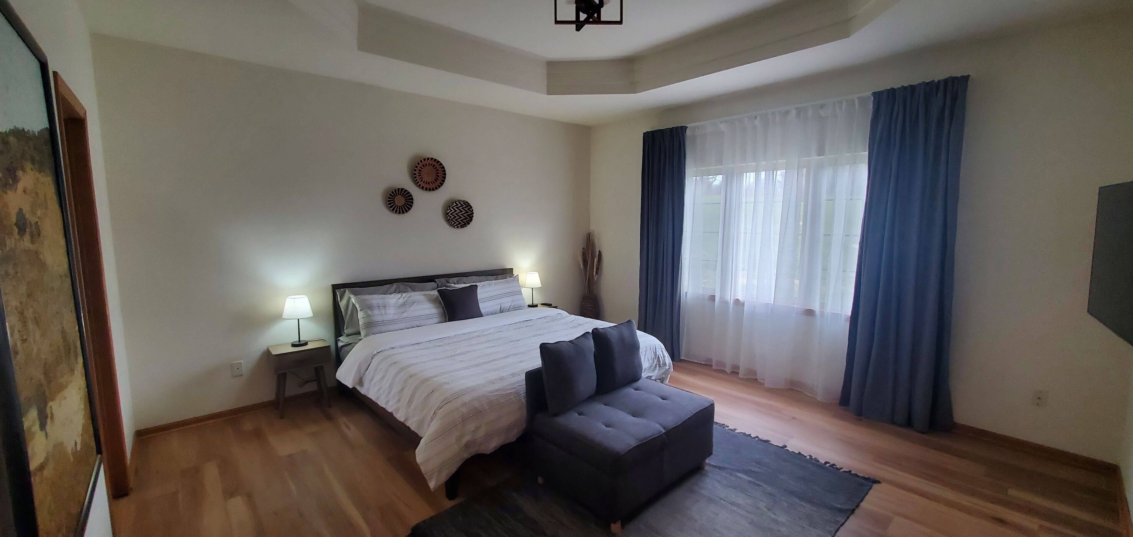 3 多间卧室、免费 WiFi、床单