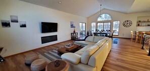 Smart TV, chimenea y videojuegos 