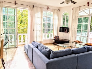 Smart TV - 9 Bed 6bath Pool, Roof lounge, Beach Best location in Playa Walk to everything (Playa del Carmen)