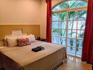 9 bedrooms, iron/ironing board, travel crib, WiFi - 9 Bed 6bath Pool, Roof lounge, Beach Best location in Playa Walk to everything (Playa del Carmen)