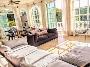 Smart TV - 9 Bed 6bath Pool, Roof lounge, Beach Best location in Playa Walk to everything (Playa del Carmen)