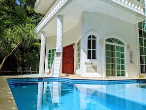 Pool - 9 Bed 6bath  Pool, Roof lounge, Beach Best location in Playa Walk to everything (Playa del Carmen)