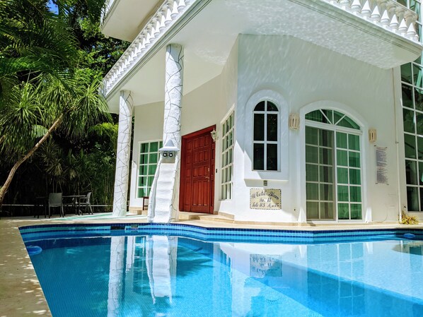 Pool - 9 Bed 6bath Pool, Roof lounge, Beach Best location in Playa Walk to everything (Playa del Carmen)