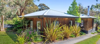 Coastal Charm - A charming 3-bedroom retreat
