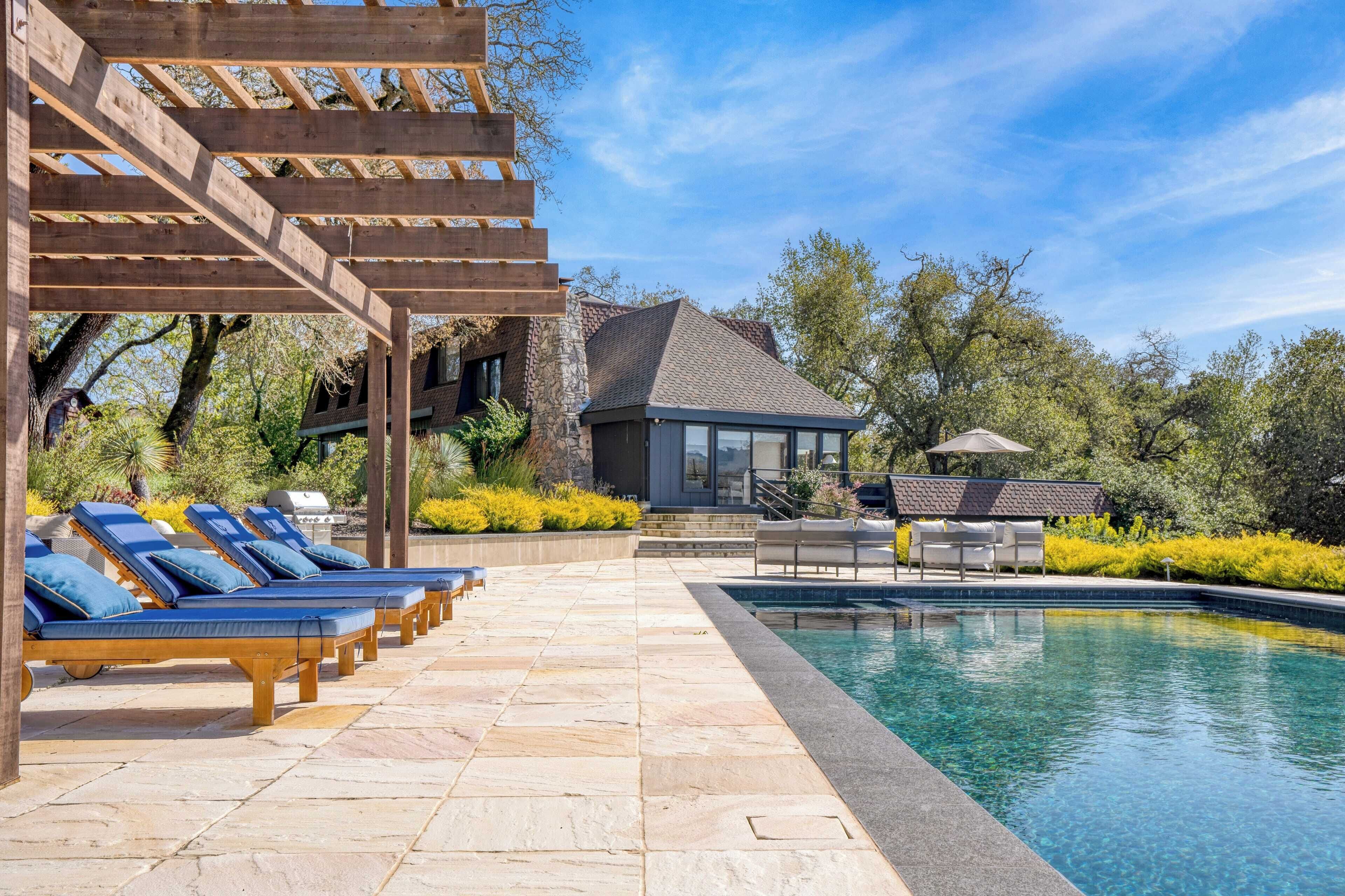 House (5 Bedrooms) | Interior