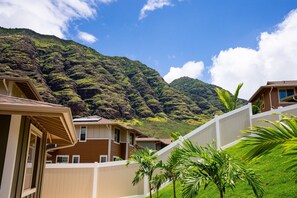 Property grounds - Holoholo by Avantstay Large Single Story w View (Waianae)