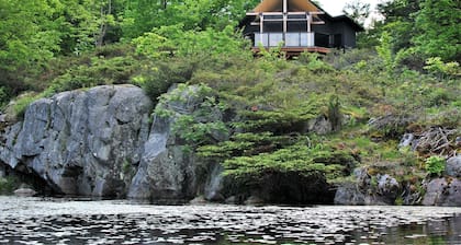 Pine Brae Eco-Resort: Off-grid cabin with lake access & private hiking trails
