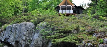 Pine Brae Eco-Resort: Off-grid cabin with lake access & private hiking trails