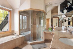Stadtwohnung | Badezimmer | Haartrockner