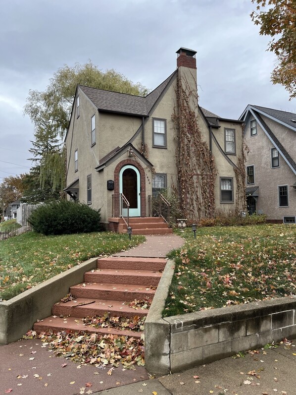 Front of property - Historic Twin Tudors Inn (Sioux Falls)