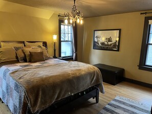 Classic Double Room | Individually decorated, individually furnished, desk, laptop workspace - Historic Twin Tudors Inn (Sioux Falls)