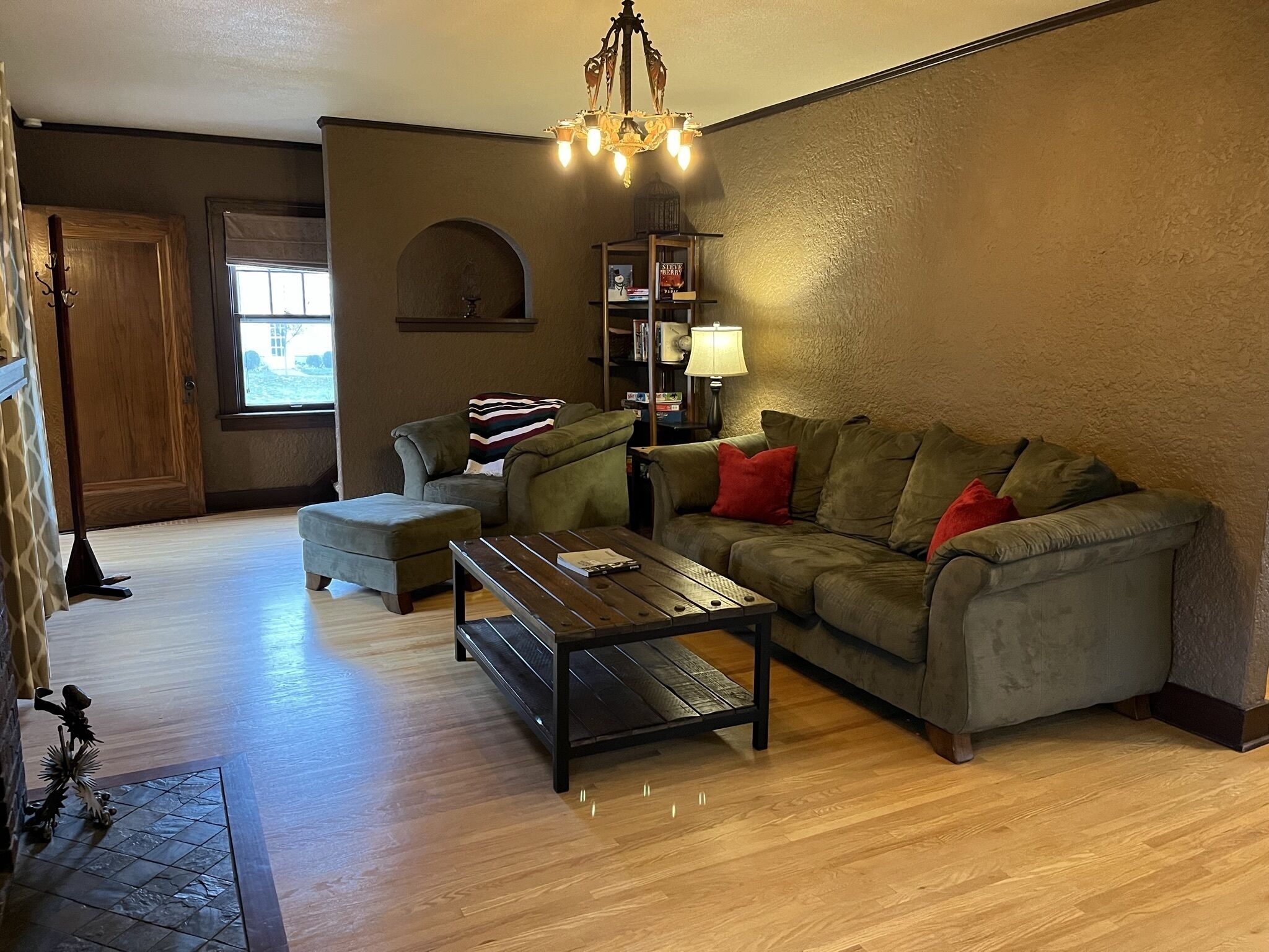 Télévision à écran plat, cheminée, Netflix, Hulu