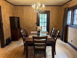 Dining room - Historic Twin Tudors Inn (Sioux Falls)