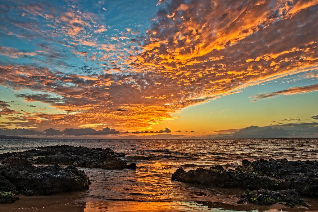 Beach nearby, sun loungers, beach towels