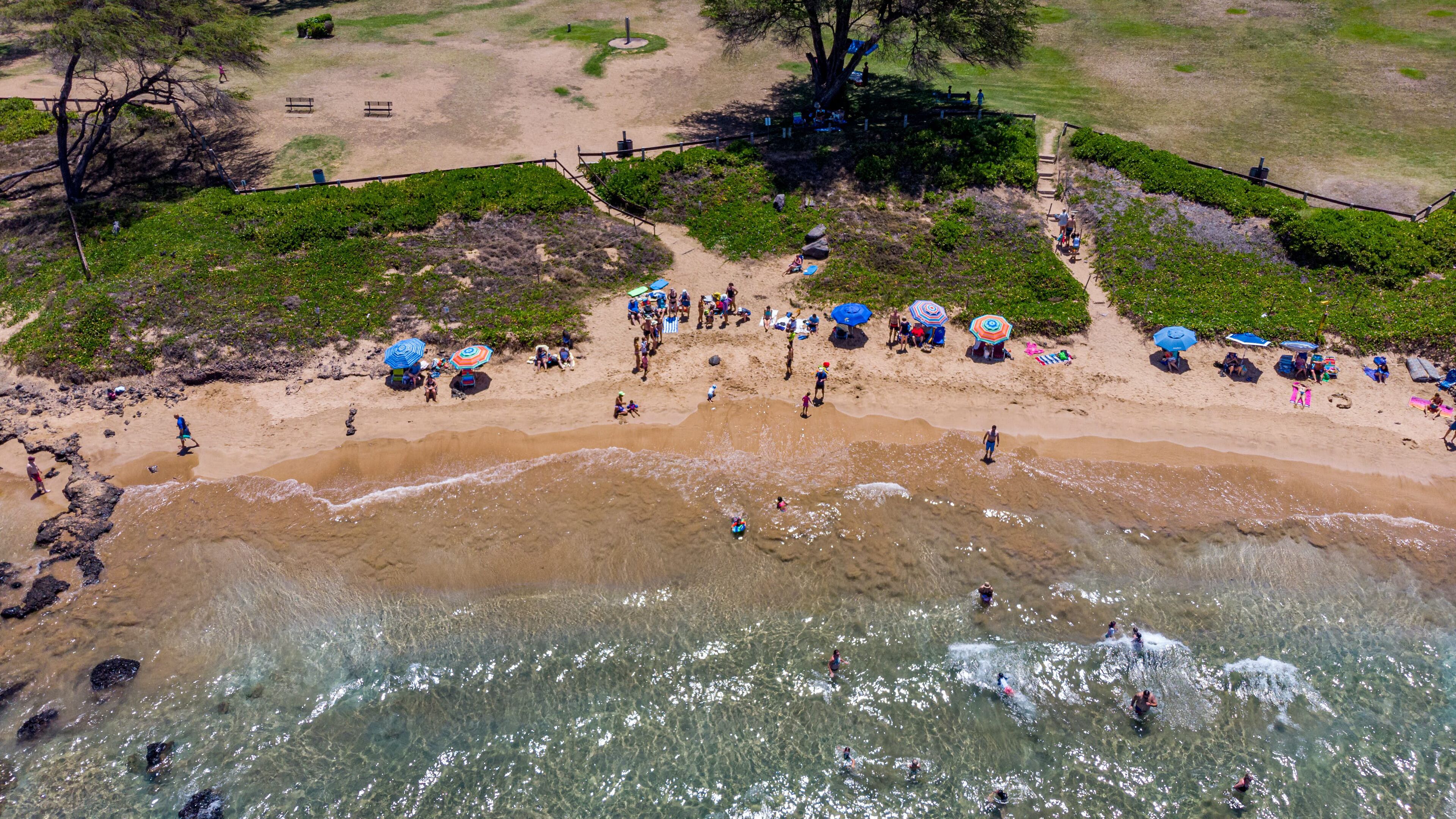 Beach nearby, sun loungers, beach towels