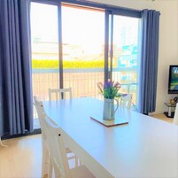 City Apartment | In-room dining