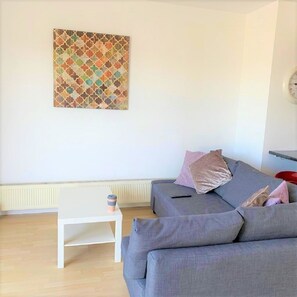 City Apartment | 2 bedrooms, hypo-allergenic bedding, individually decorated, free WiFi - Two Bedroom Balcony Apartment Liverpool  (Liverpool)