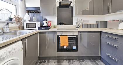 Relaxing Seaside Retreat w/Pool Table Southend