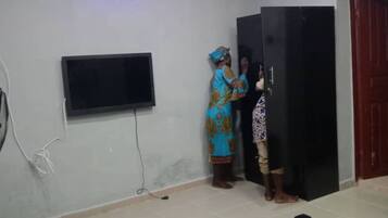 Premium Apartment | Iron/ironing board, free WiFi