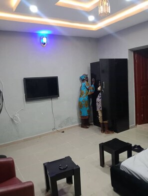 Premium Apartment | Iron/ironing board, free WiFi