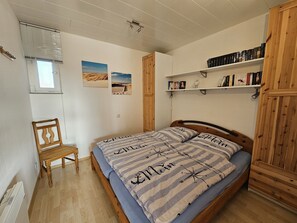 2 soverom, strykejern/-brett, reiseseng for barn og wi-fi (inkludert)