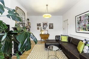 Basic House, Multiple Beds | Interior - Beautiful Three Bed Abode Near Dollis Hill (London)