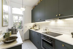 베이직 하우스, 침대(여러 개) | 내부