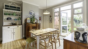 Unclassified image, 3 of 30, button - Beautiful Three Bed Abode Near Dollis Hill (London)