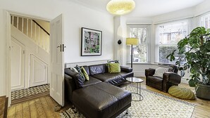 Unclassified image, 2 of 30, button - Beautiful Three Bed Abode Near Dollis Hill (London)