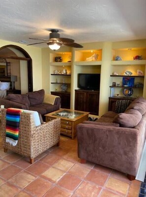 Smart TV, lettore DVD, videoteca