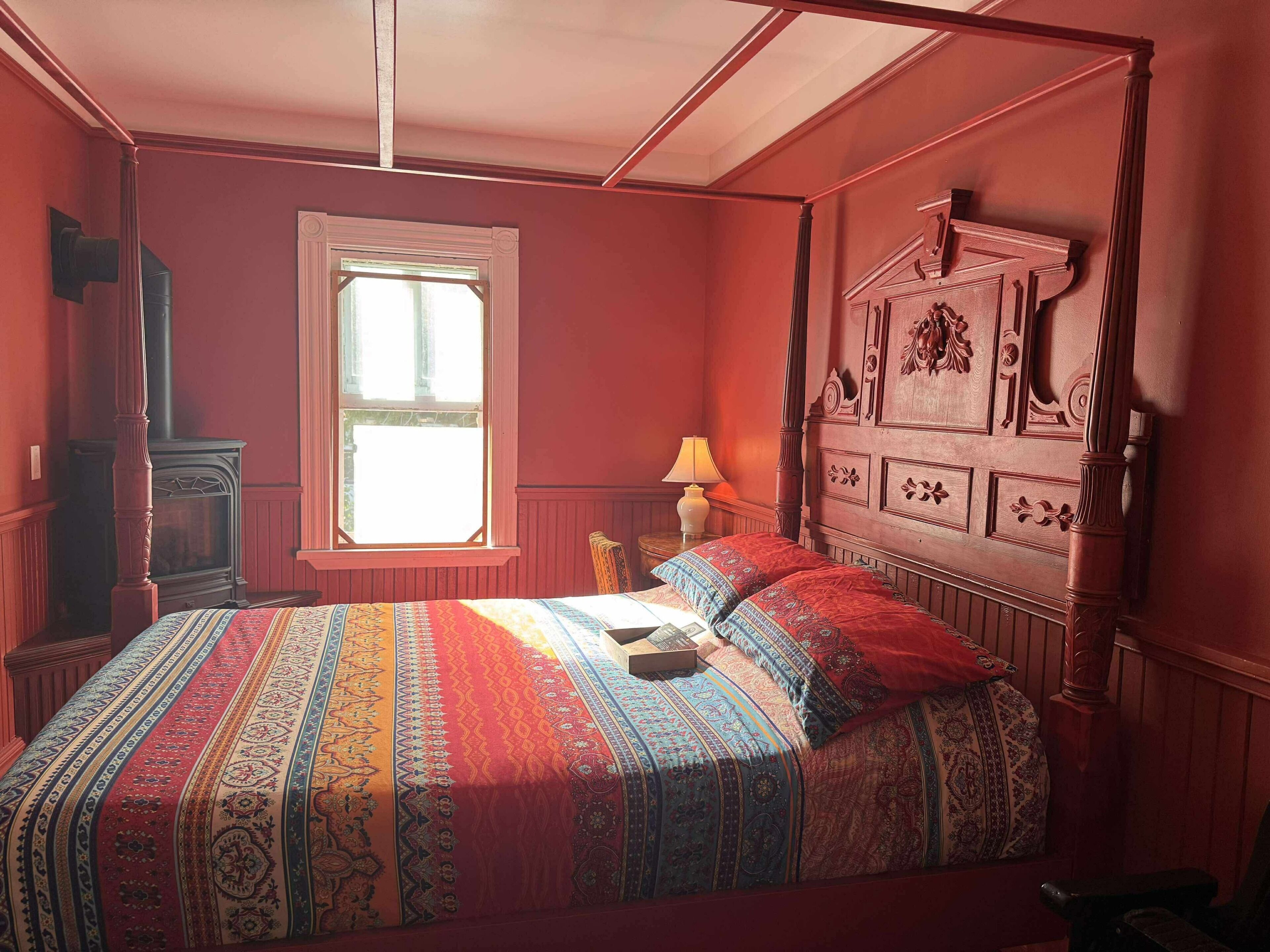 Deluxe Room | 1 bedroom, iron/ironing board, free WiFi