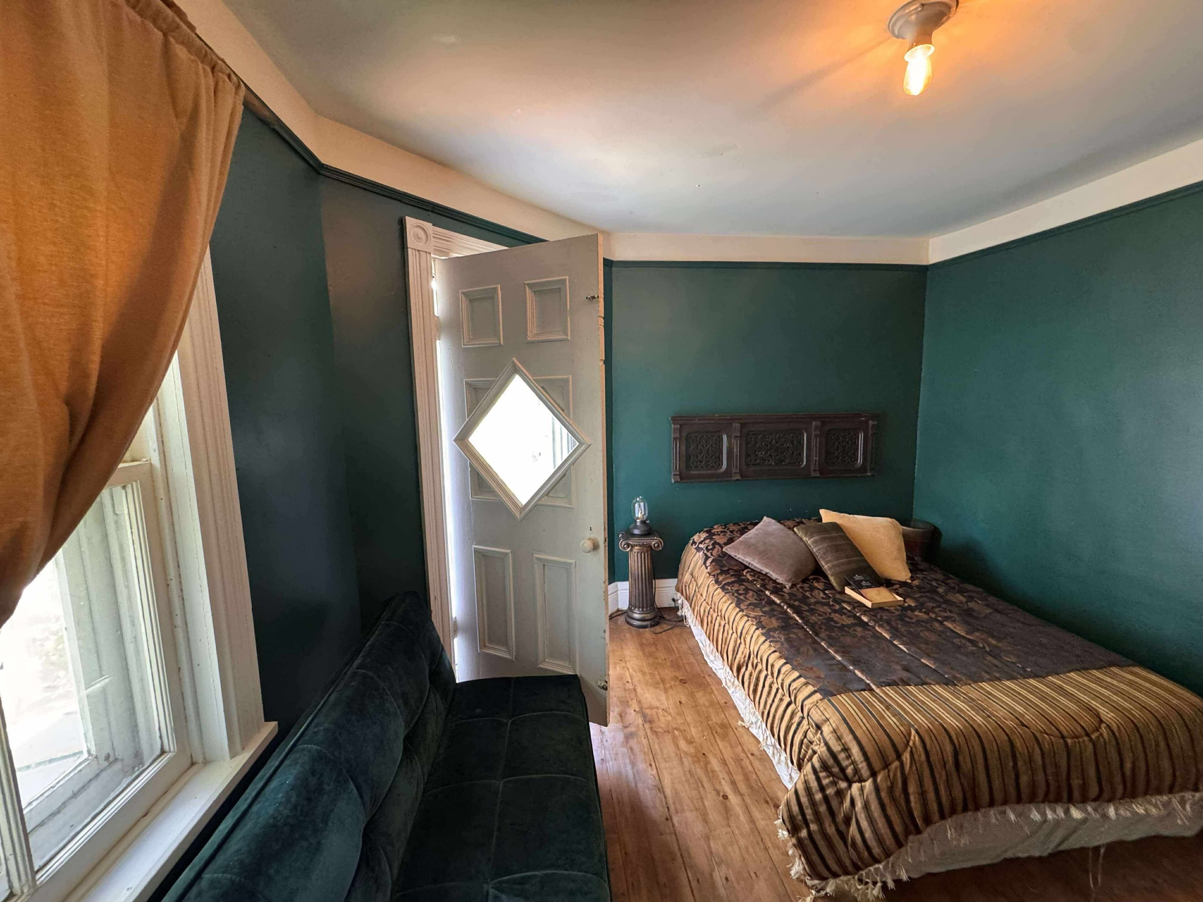 Classic Room | 1 bedroom, iron/ironing board, free WiFi