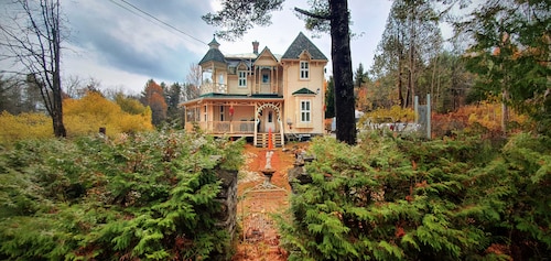 Le Salon des Inconnus