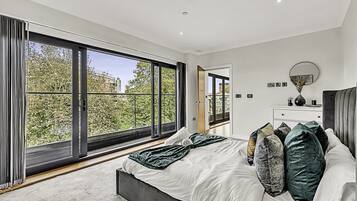 Basic Apartment, Multiple Beds | 2 bedrooms, desk, laptop workspace, iron/ironing board