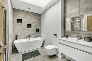 Lägenhet Basic - flera sängar | Badrum | Handdukar, tvål, schampo och toalettpapper