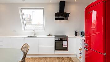 Basic-Apartment, Mehrere Betten | Eigene Küche | Kühlschrank, Mikrowelle, Ofen, Herdplatte