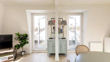 Basic-Apartment, Mehrere Betten | 2 Schlafzimmer, laptopgeeigneter Arbeitsplatz, Bügeleisen/Bügelbrett