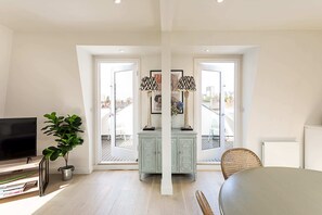 Basic-Apartment, Mehrere Betten | 2 Schlafzimmer, laptopgeeigneter Arbeitsplatz, Bügeleisen/Bügelbrett