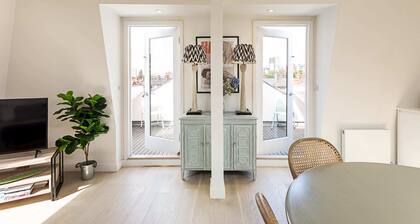 Bright and Spacious Penthouse With Terrace