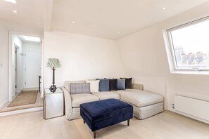 Basic Apartment, Multiple Beds | Living area - Bright and Spacious Penthouse With Terrace (London)