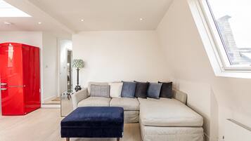 Basic Apartment, Multiple Beds | Interior