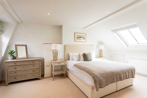 Basic Apartment, Multiple Beds | 2 bedrooms, laptop workspace, iron/ironing board, bed sheets - Bright and Spacious Penthouse With Terrace (London)