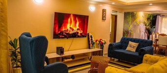 Spacious modern apartment, home away from home!