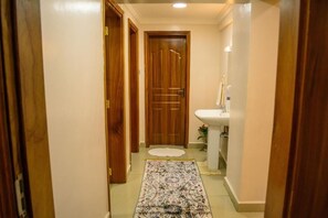 SĂšche-cheveux, serviettes fournies, savon, papier toilette