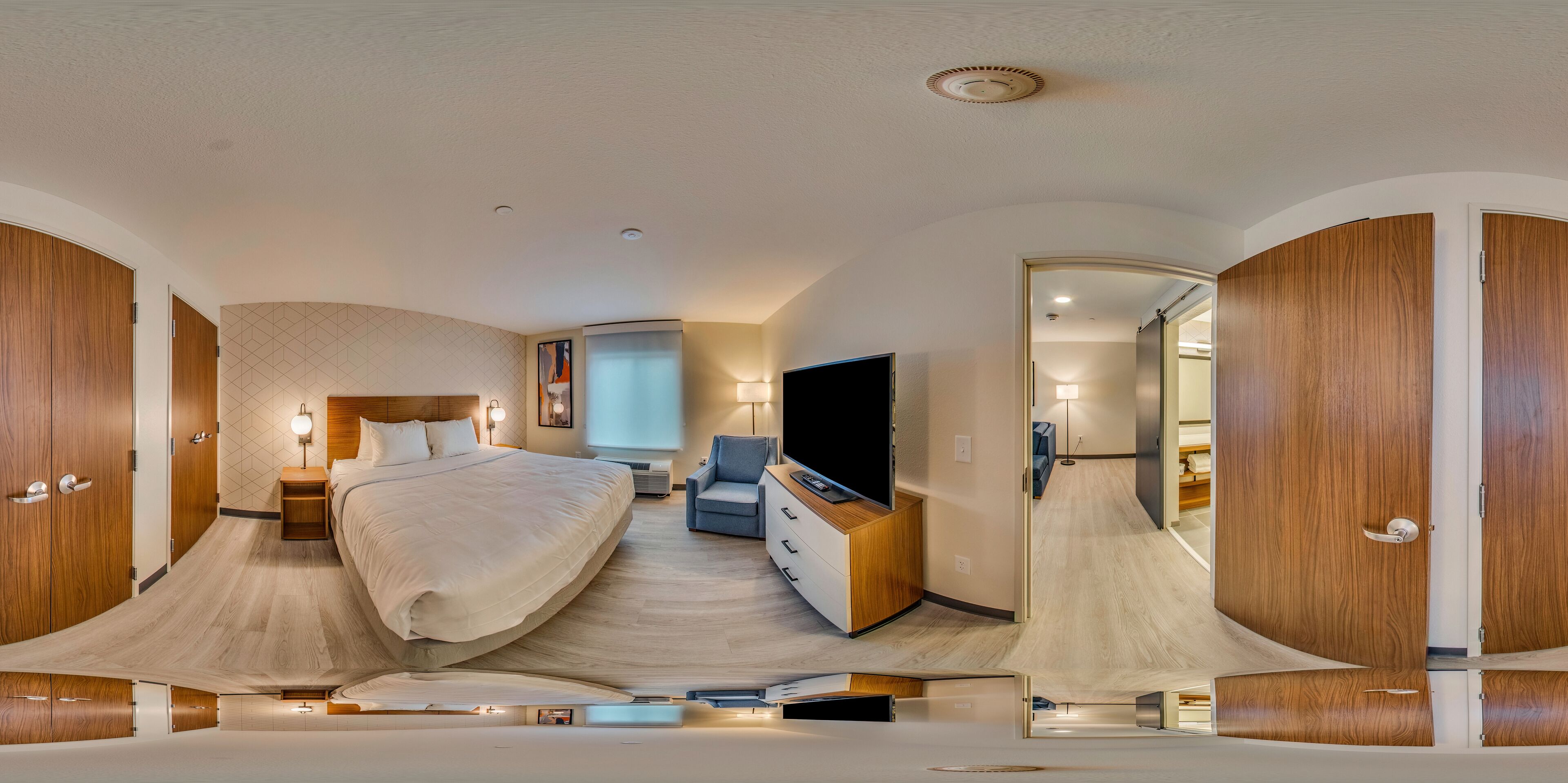 办公桌、笔记本电脑工作区、免费 WiFi、床单